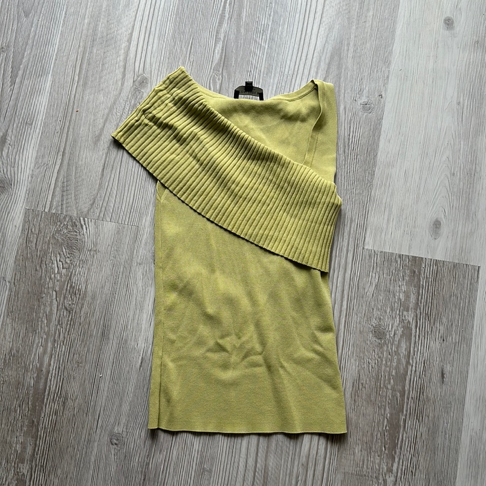 Green asymmetrical tank